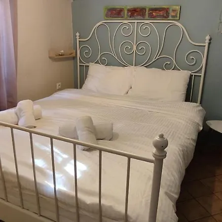 בית נופש Rina's House קאלאבאקה